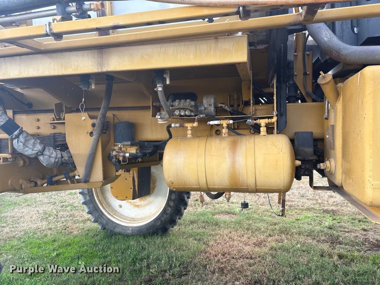 image for item FI0071 2001 Ag-Chem RoGator 854 sprayer