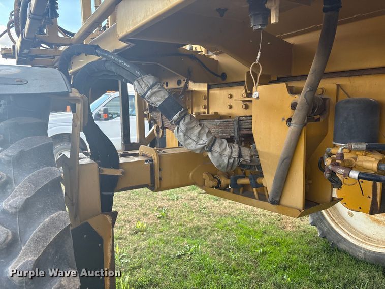 image for item FI0071 2001 Ag-Chem RoGator 854 sprayer