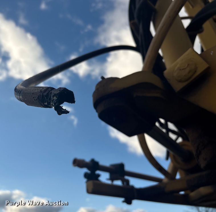 image for item FI0071 2001 Ag-Chem RoGator 854 sprayer