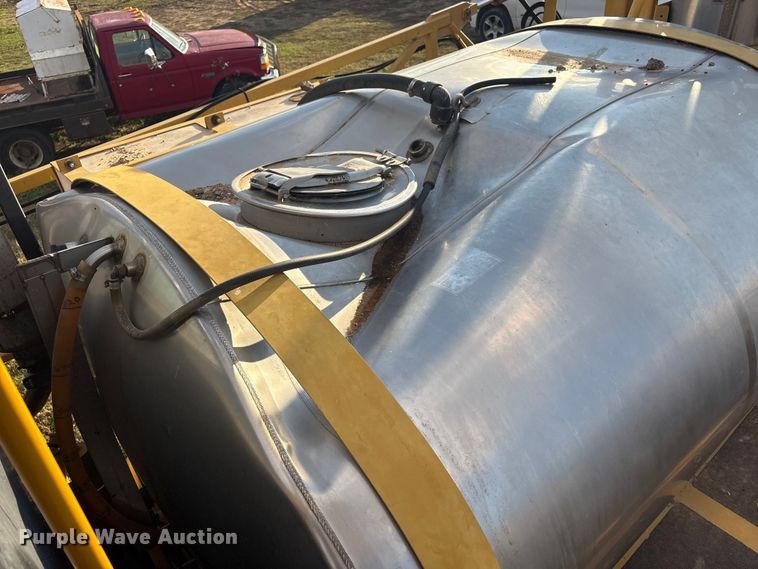 image for item FI0071 2001 Ag-Chem RoGator 854 sprayer