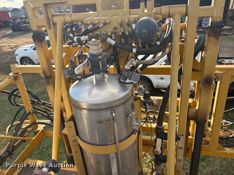 image for item FI0071 2001 Ag-Chem RoGator 854 sprayer