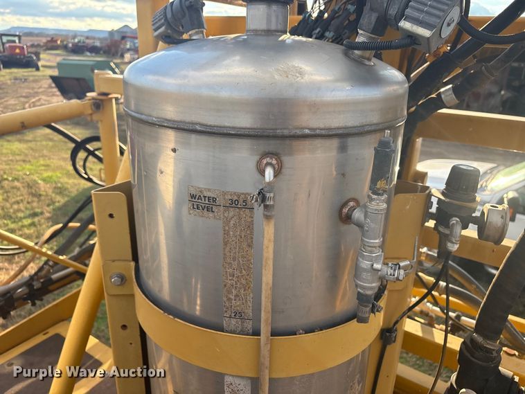 image for item FI0071 2001 Ag-Chem RoGator 854 sprayer