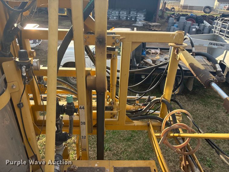 image for item FI0071 2001 Ag-Chem RoGator 854 sprayer