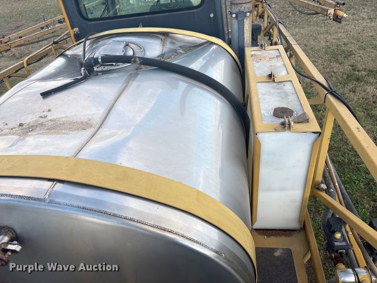 image for item FI0071 2001 Ag-Chem RoGator 854 sprayer