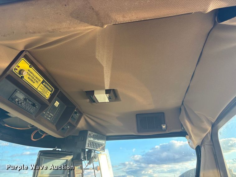 image for item FI0071 2001 Ag-Chem RoGator 854 sprayer