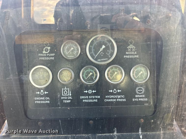 image for item FI0071 2001 Ag-Chem RoGator 854 sprayer