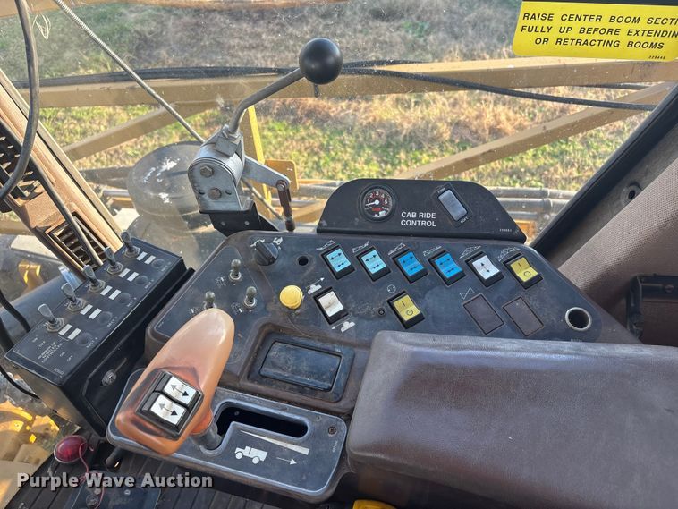 image for item FI0071 2001 Ag-Chem RoGator 854 sprayer