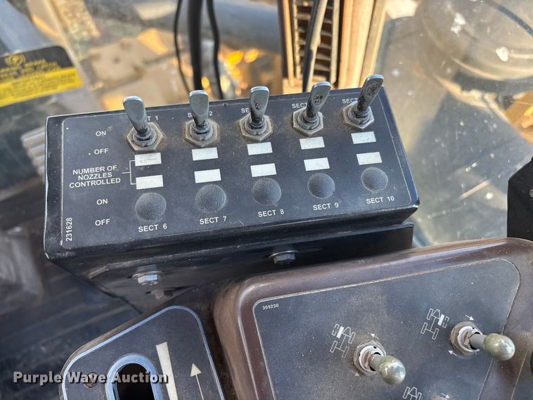 image for item FI0071 2001 Ag-Chem RoGator 854 sprayer