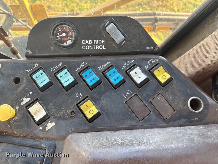 image for item FI0071 2001 Ag-Chem RoGator 854 sprayer