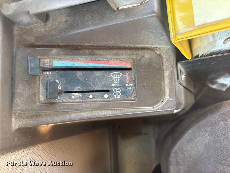 image for item FI0071 2001 Ag-Chem RoGator 854 sprayer