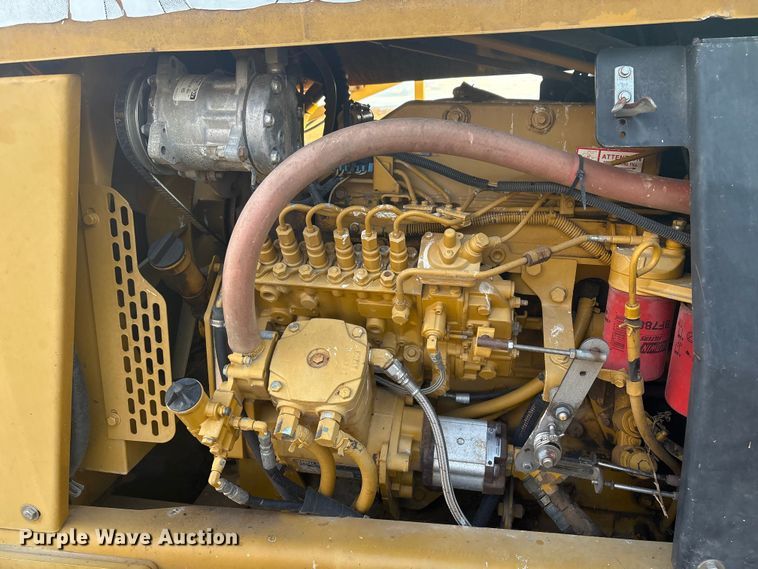 image for item FI0071 2001 Ag-Chem RoGator 854 sprayer