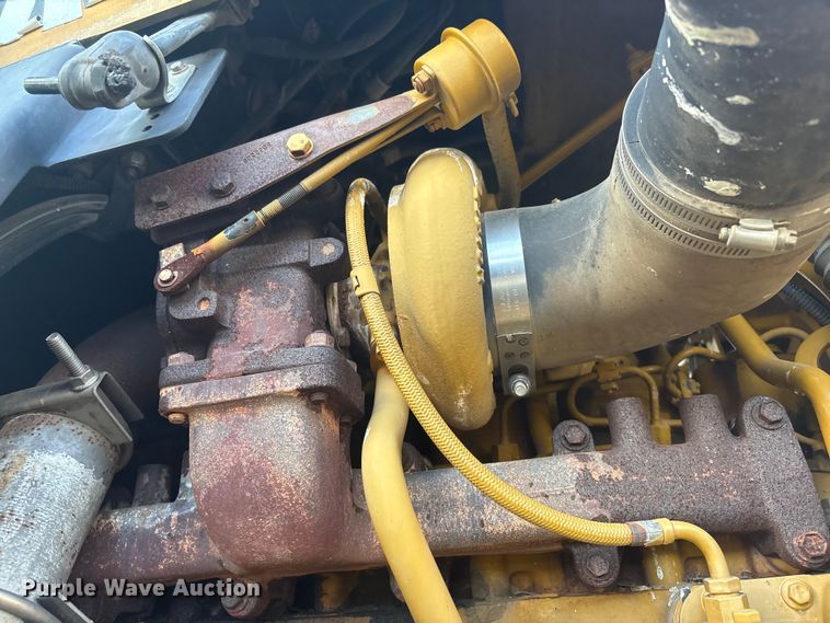 image for item FI0071 2001 Ag-Chem RoGator 854 sprayer