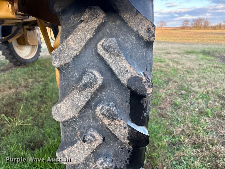 image for item FI0071 2001 Ag-Chem RoGator 854 sprayer