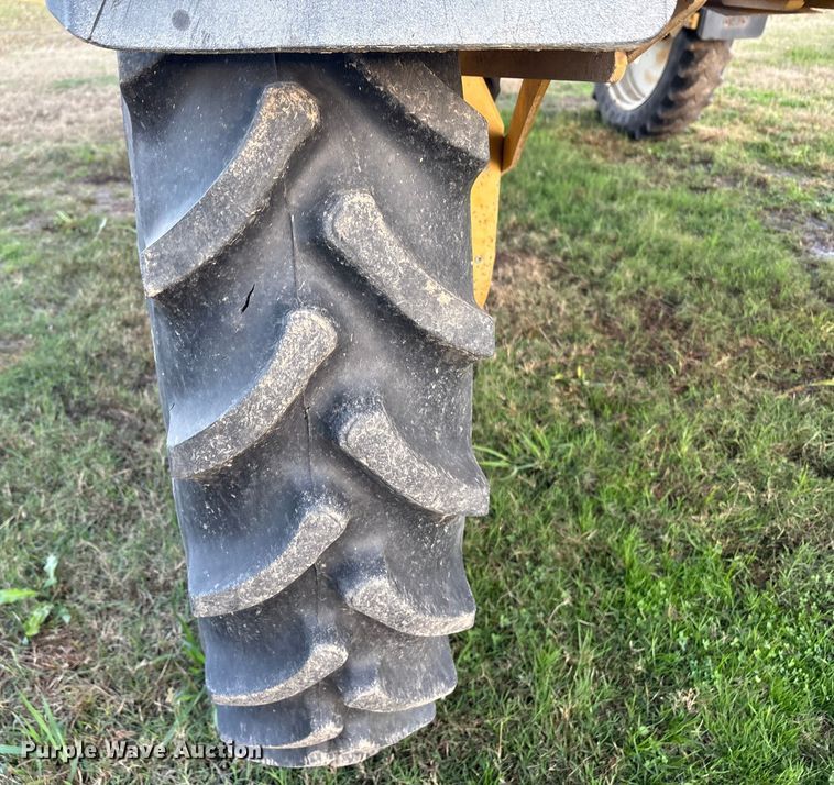 image for item FI0071 2001 Ag-Chem RoGator 854 sprayer