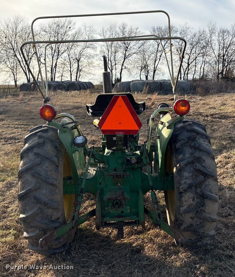 image for item FI0086 John Deere 820 tractor