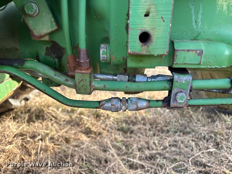 image for item FI0086 John Deere 820 tractor