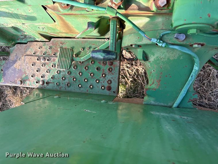 image for item FI0086 John Deere 820 tractor