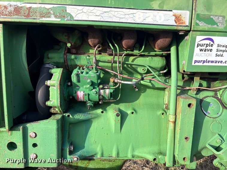 image for item FI0086 John Deere 820 tractor