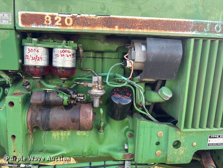 image for item FI0086 John Deere 820 tractor