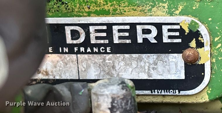 image for item FI0086 John Deere 820 tractor