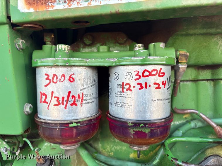 image for item FI0086 John Deere 820 tractor