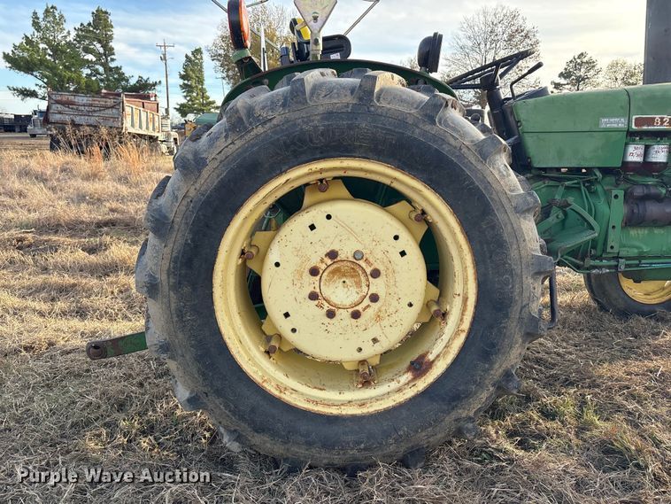 image for item FI0086 John Deere 820 tractor