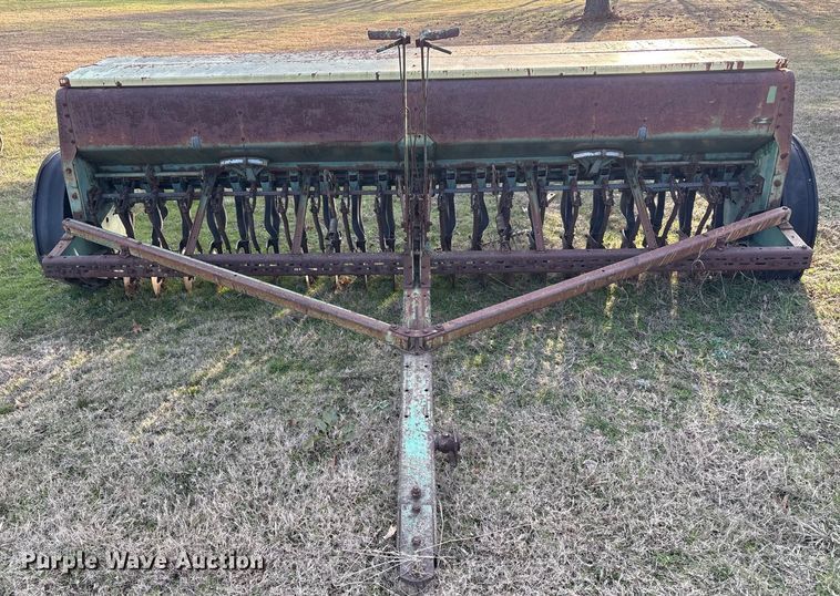 image for item FI0099 John Deere 8000 grain drill