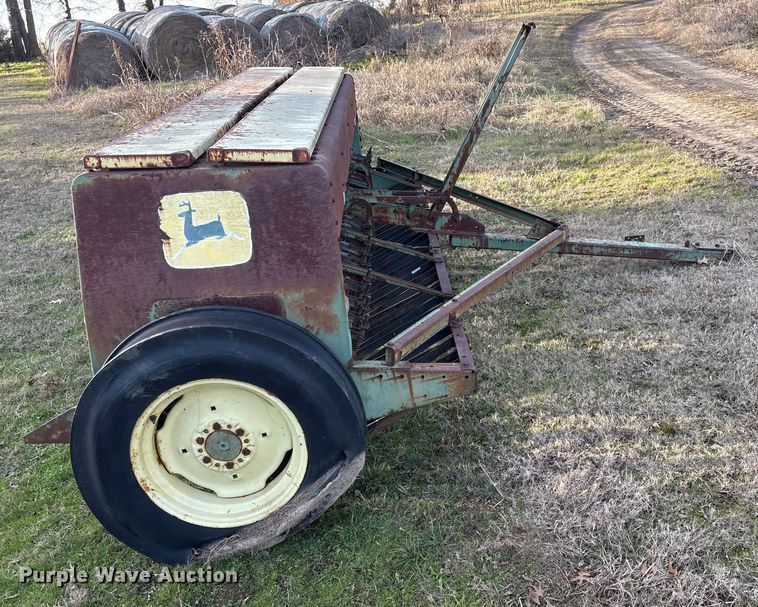 image for item FI0099 John Deere 8000 grain drill
