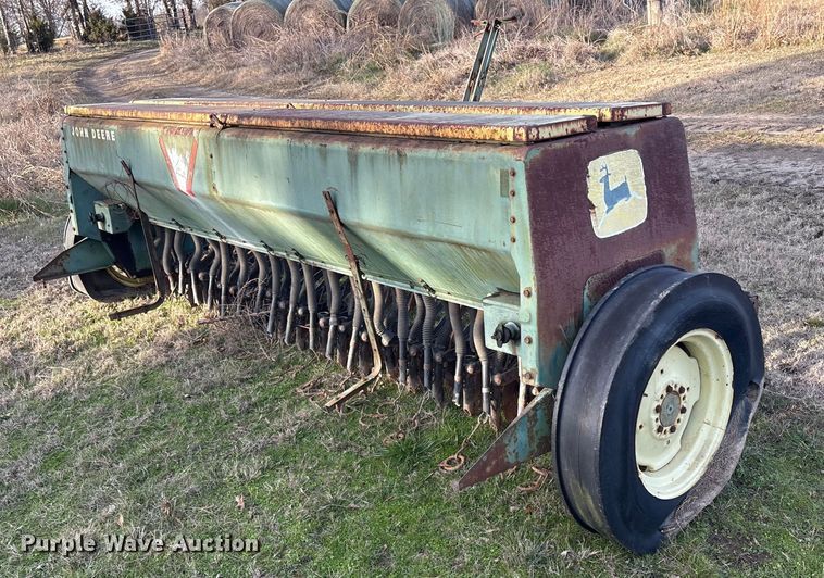 image for item FI0099 John Deere 8000 grain drill