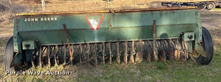 image for item FI0099 John Deere 8000 grain drill