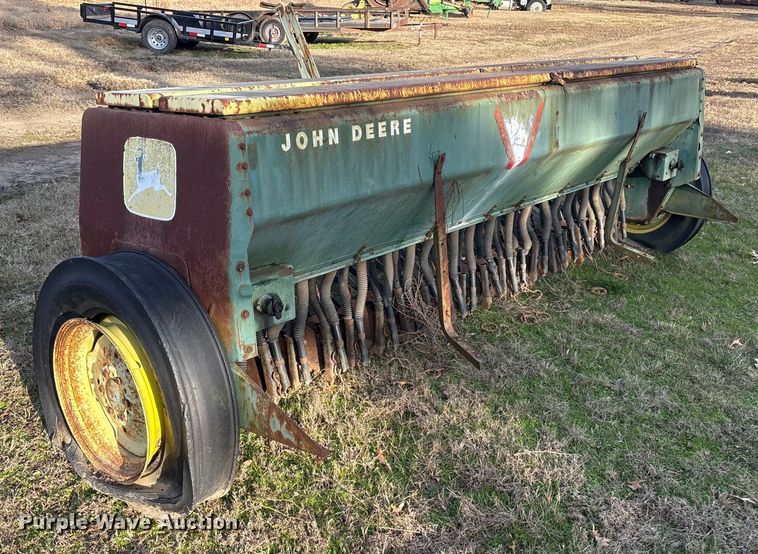 image for item FI0099 John Deere 8000 grain drill