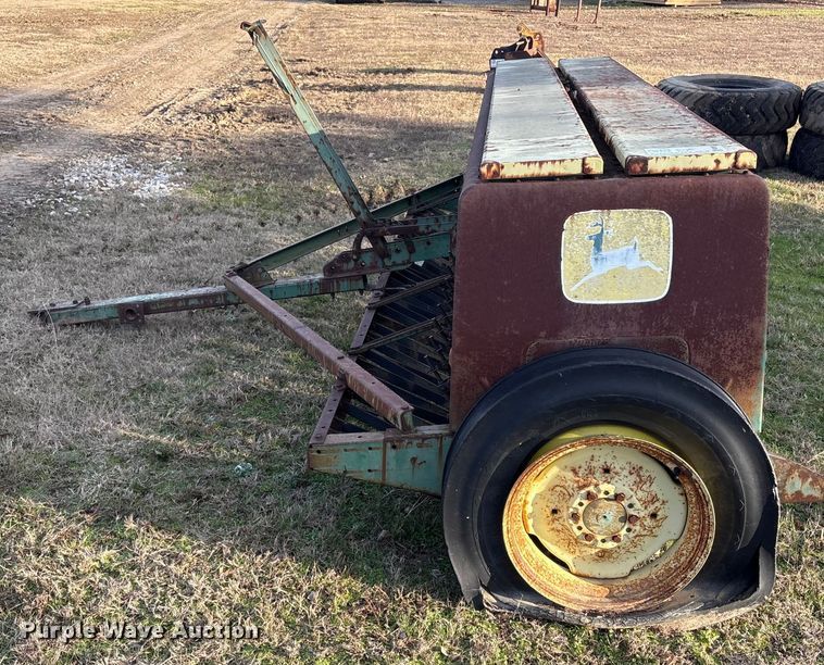 image for item FI0099 John Deere 8000 grain drill