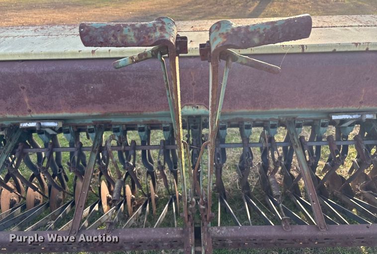 image for item FI0099 John Deere 8000 grain drill