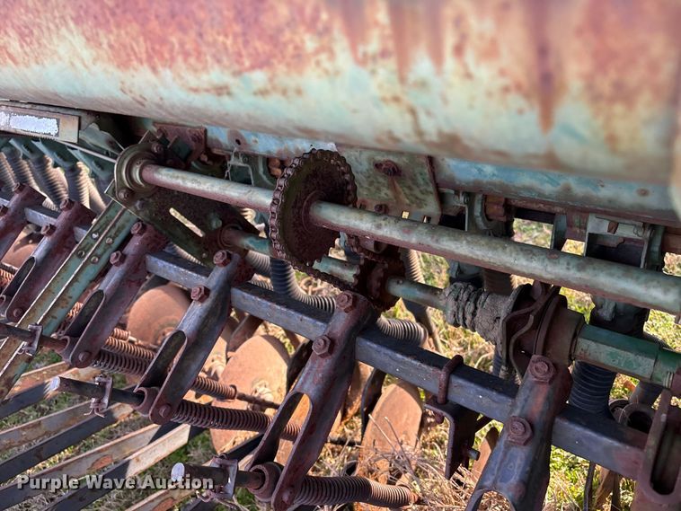 image for item FI0099 John Deere 8000 grain drill