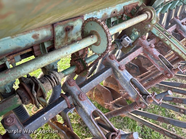 image for item FI0099 John Deere 8000 grain drill