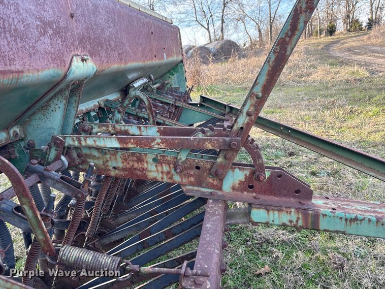 image for item FI0099 John Deere 8000 grain drill