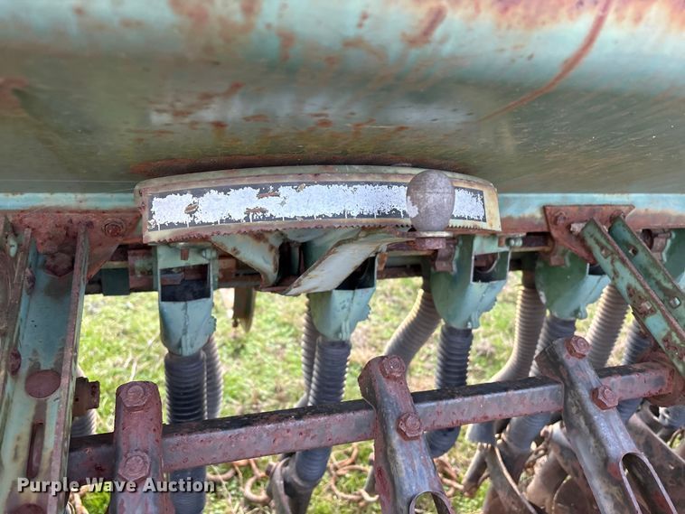 image for item FI0099 John Deere 8000 grain drill