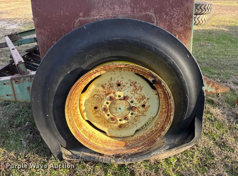 image for item FI0099 John Deere 8000 grain drill