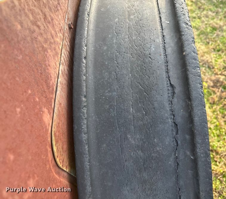 image for item FI0099 John Deere 8000 grain drill