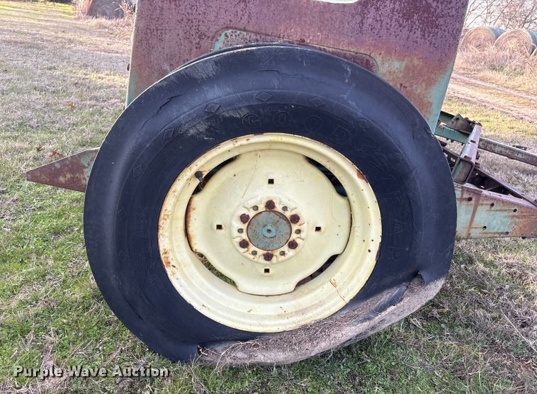 image for item FI0099 John Deere 8000 grain drill