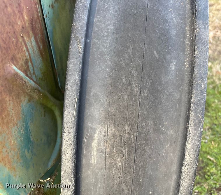 image for item FI0099 John Deere 8000 grain drill