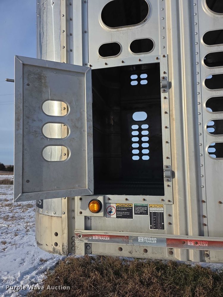 image for item FI0647 2012 Wilson PSDCL402 livestock trailer