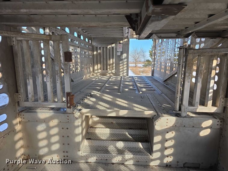 image for item FI0647 2012 Wilson PSDCL402 livestock trailer