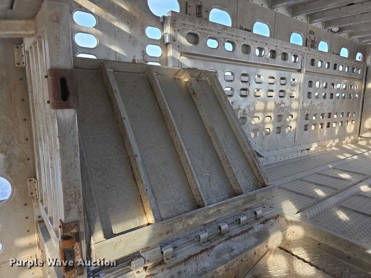 image for item FI0647 2012 Wilson PSDCL402 livestock trailer