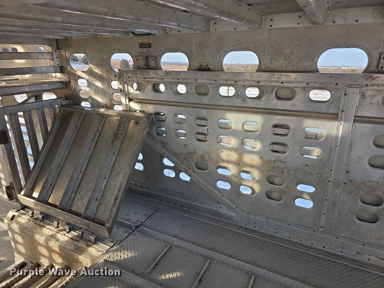 image for item FI0647 2012 Wilson PSDCL402 livestock trailer