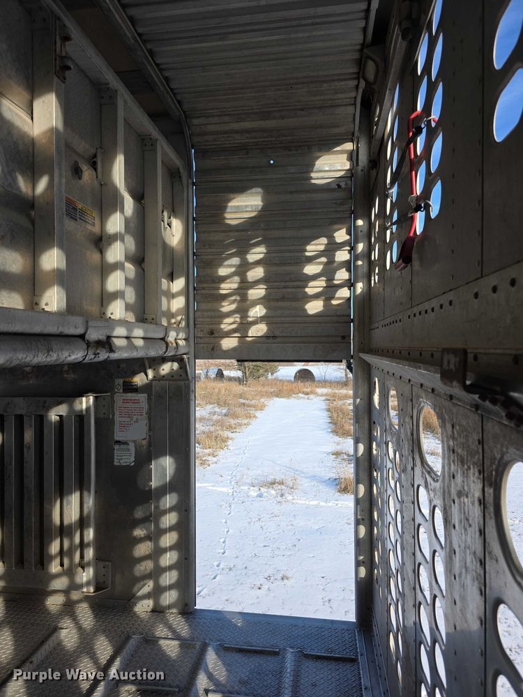 image for item FI0647 2012 Wilson PSDCL402 livestock trailer