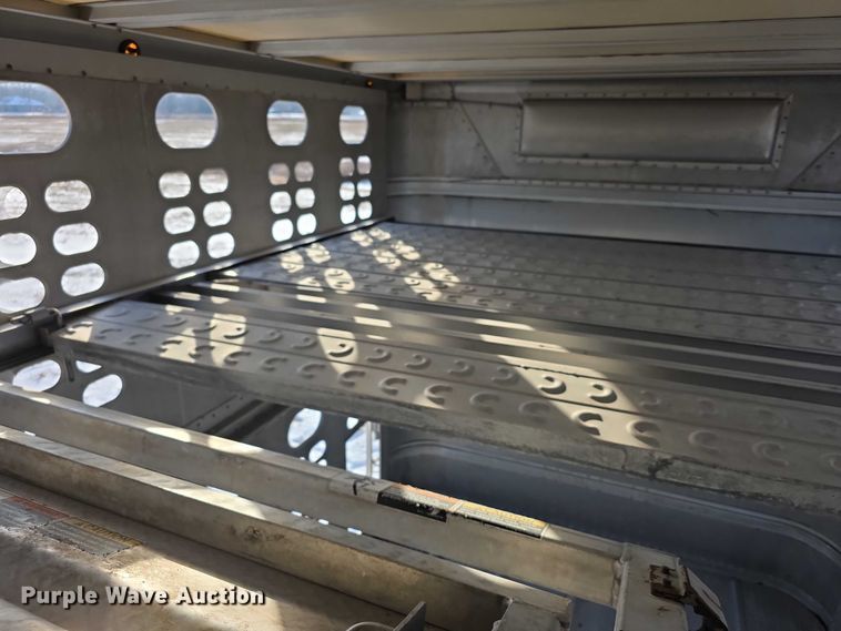 image for item FI0647 2012 Wilson PSDCL402 livestock trailer