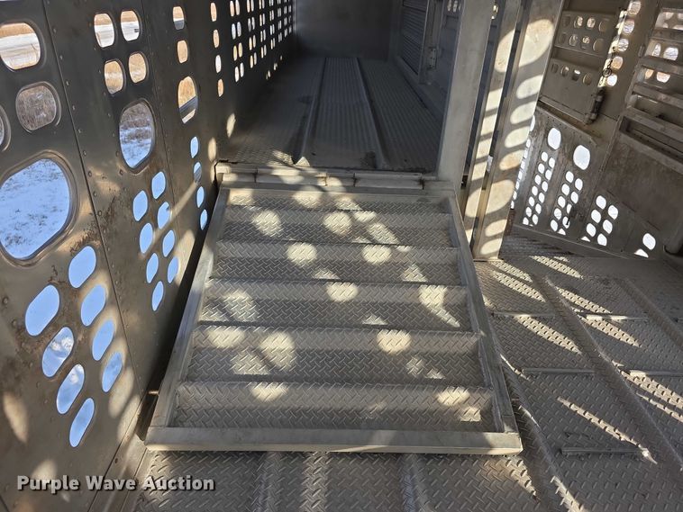 image for item FI0647 2012 Wilson PSDCL402 livestock trailer