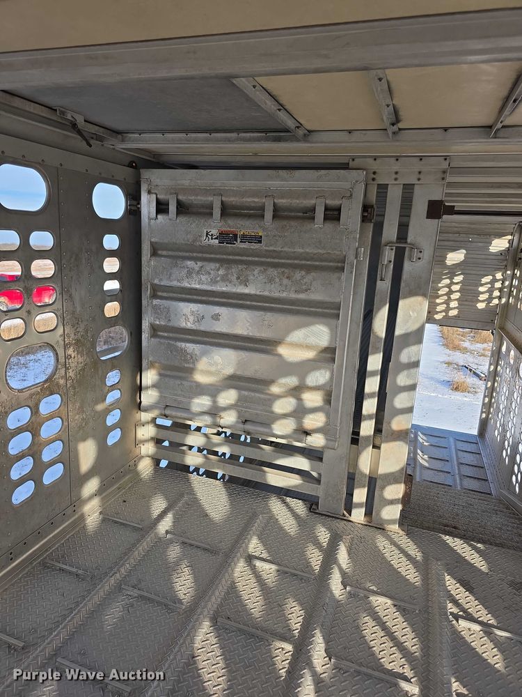 image for item FI0647 2012 Wilson PSDCL402 livestock trailer