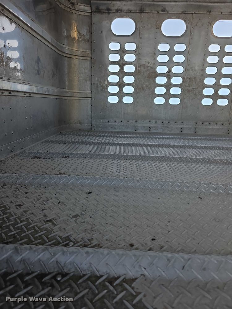 image for item FI0647 2012 Wilson PSDCL402 livestock trailer